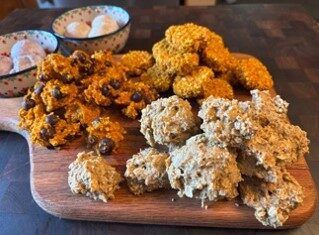 Are You Looking for a Homemade Dog Biscuits Recipe? Natural homemade dog biscuits offer a better option than processed bagged treats.